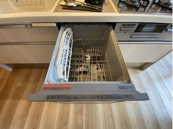 ビルトイン食洗機を採用。家事の時間短縮や効率アップ、節水にも威力を発揮します。 
