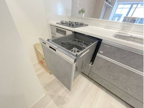 食器を洗っている間にお掃除など、様々なシーンで家事の時短に役立つ食洗機。


