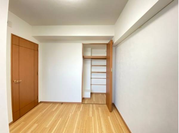お部屋を最大限広く使って頂けるよう、全居室に収納スペース付。

