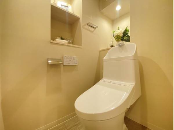 プライベート空間として機能や内装にこだわった、ナチュラルで優しい雰囲気のトイレはリラックス空間へ。

