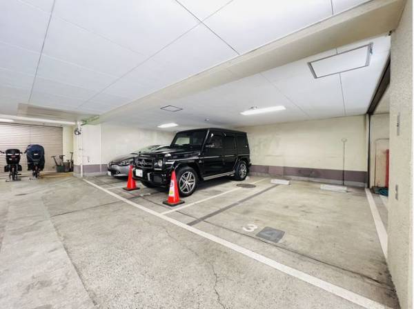 駐車場があるため車通勤の方にも安心なマンションです。