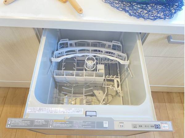 ビルトイン食洗機は、節水や節電機能も充実して家事の手助けをしてくれます。
